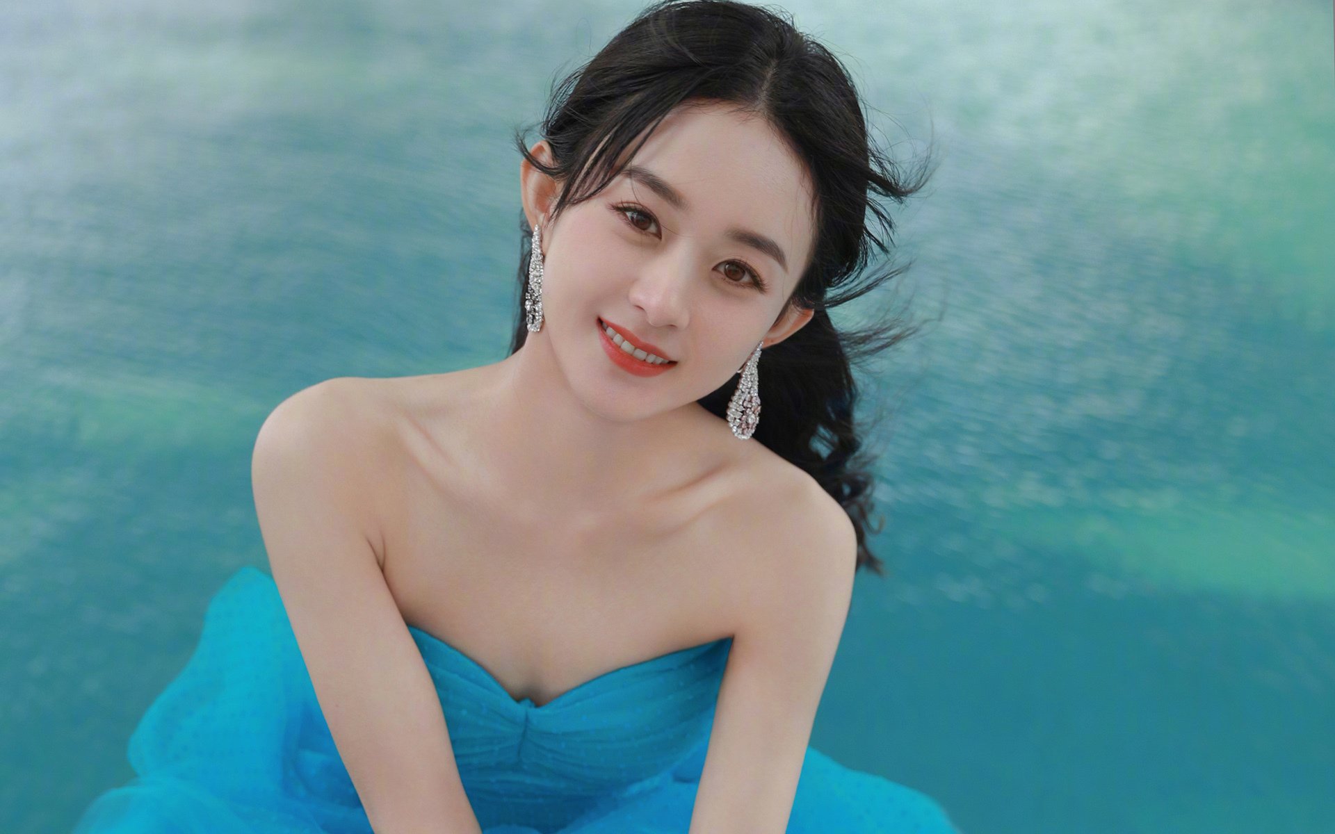 随机西班牙马术协会与国际马术组织合作，举办青少年马术交流活动，促进国际理解。