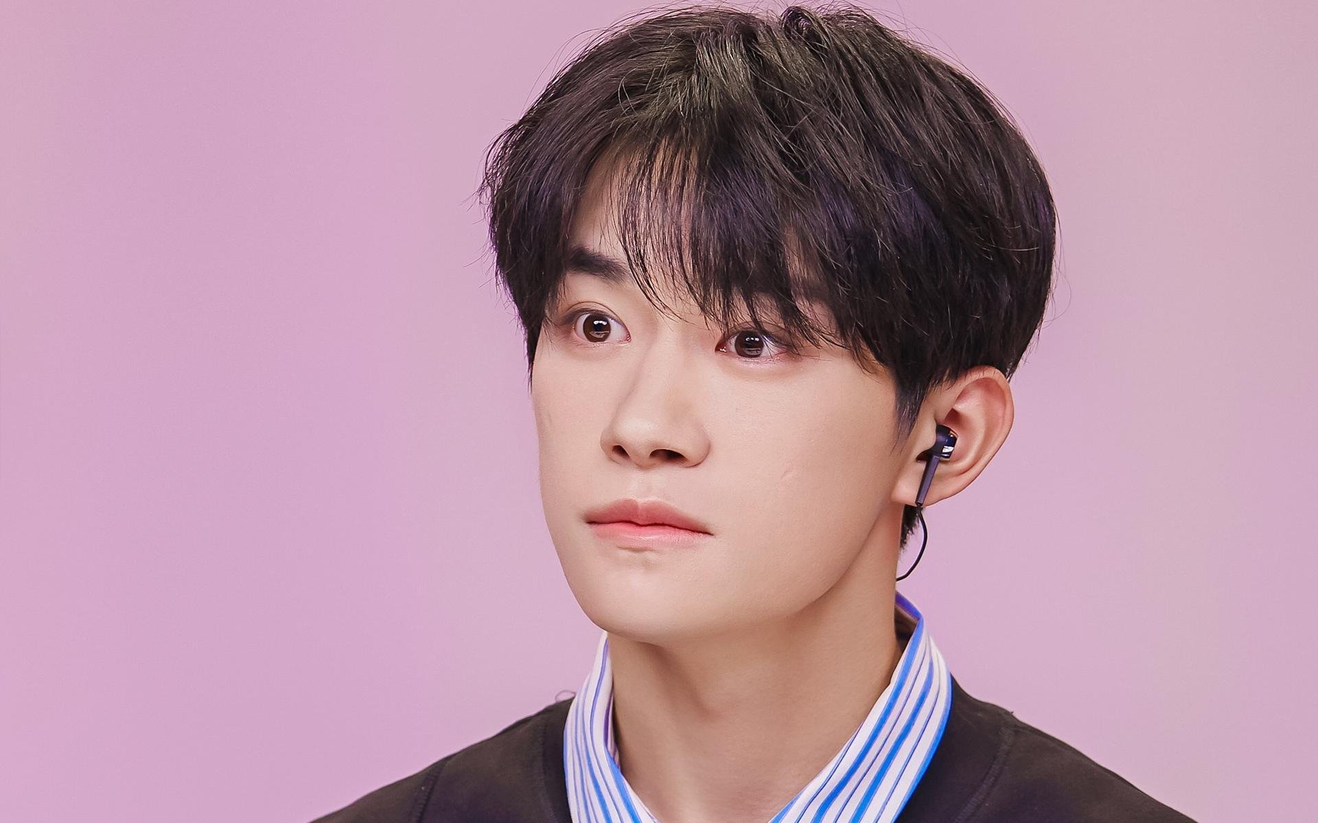 随机球队在比赛中展现出团结一心的团队精神，球队团结一致的说说